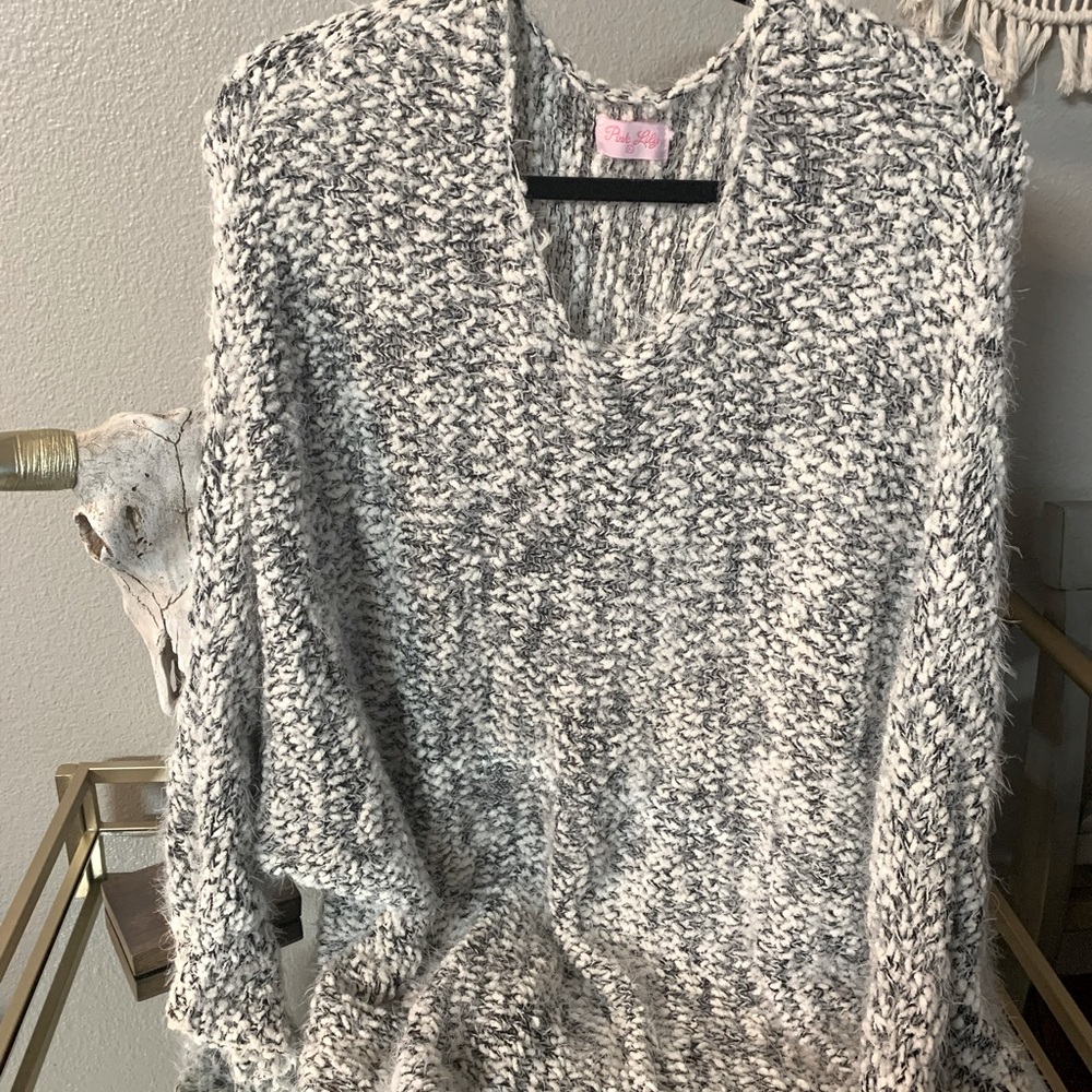 Pink Lily XL EXTREMELY SOFT black & white oversized fuzzy sweater